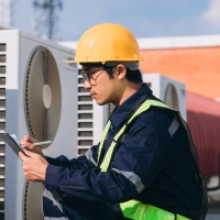 engineers is checking the air conditioning coolingg